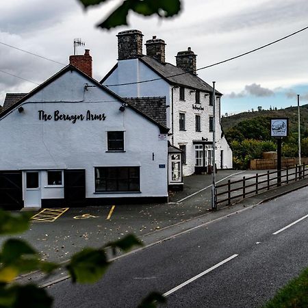 The Berwyn Arms Hotell Corwen Exteriör bild