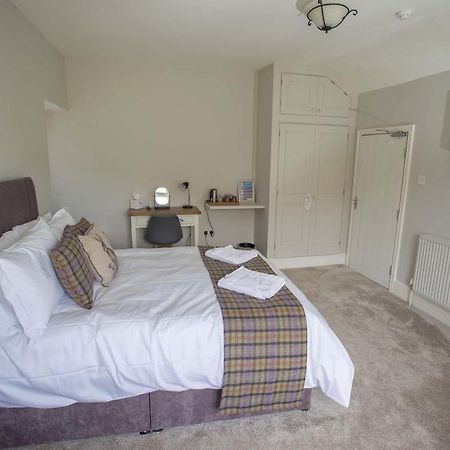 The Berwyn Arms Hotell Corwen Exteriör bild